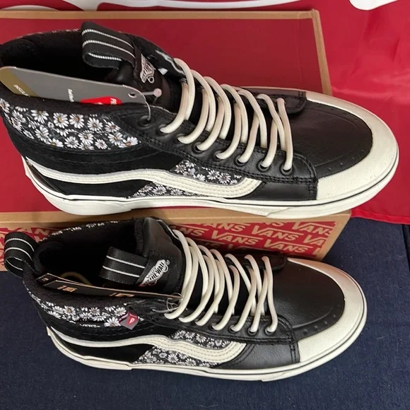 Vans WMNS Sk8-Hi Mte-2
Black Floral
VNOA5HZZF2B
boots sneakers - Picture 3 of 16
